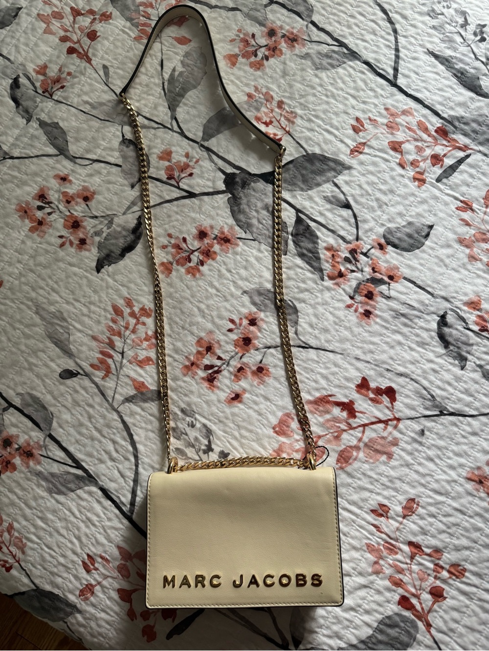 Marc Jacobs Cream Leather Crossbody Bag with Gold Chain